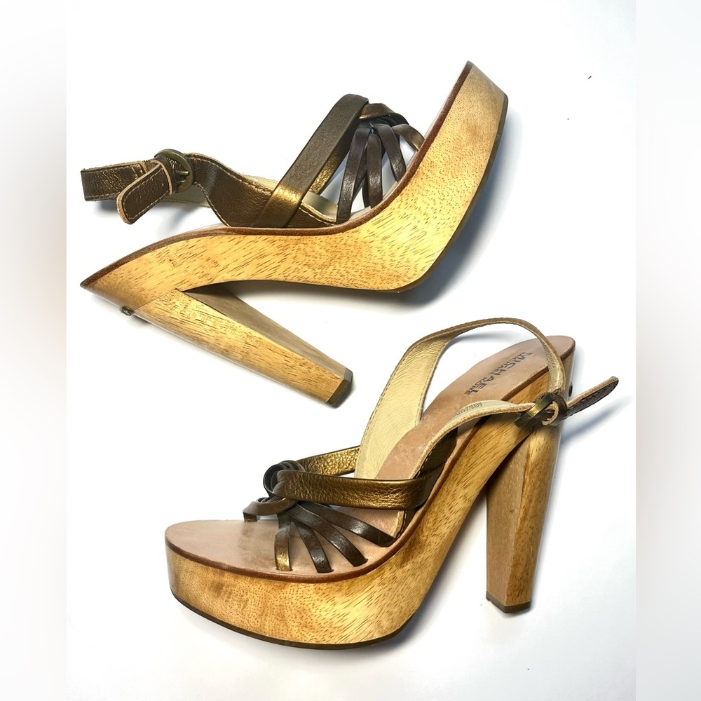 High heel platform with wood detail